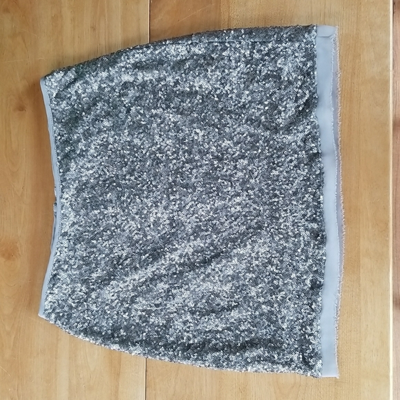 Olive & Oak Sequin Mini Skirt - Picture 1 of 7